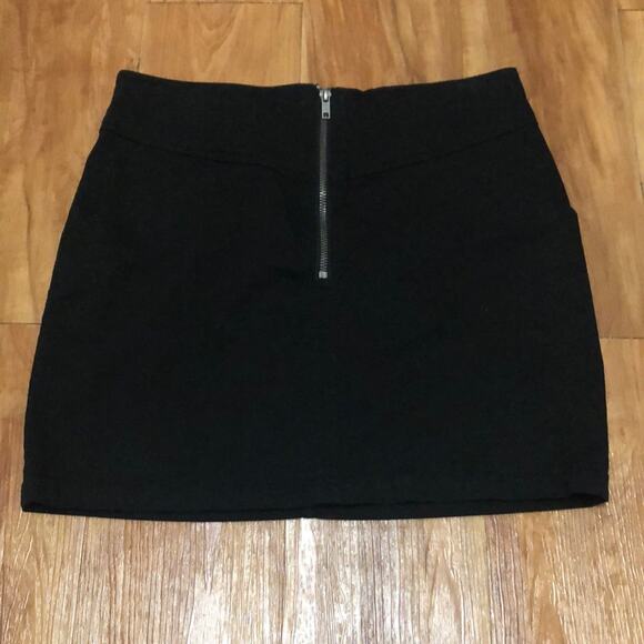 Divided By H&M Black Skirt with Zipper Size 10 - Picture 1 of 9